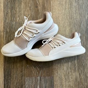 UNDER ARMOUR Women's UA Charged Breathe Lace Sportstyle Shoes
